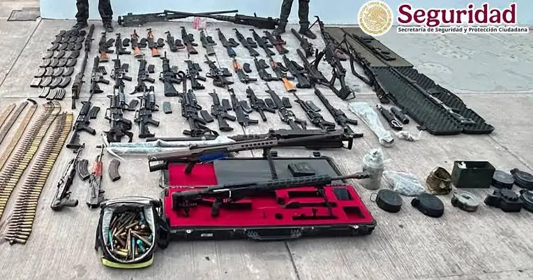 Autoridades decomisan armas de guerra y mas de 39 mil cartuchos en Durango.