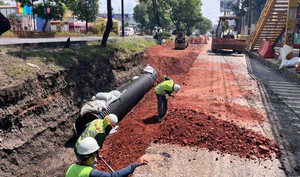 Avanza cambio de tubería pluvial por obras del Morebús en Morelia