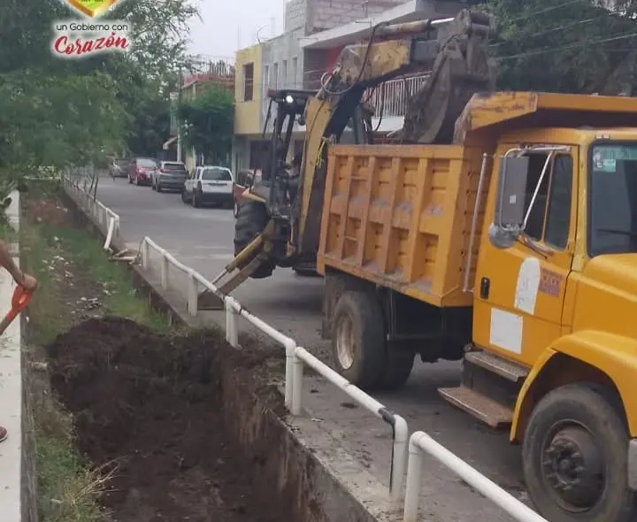 Ayuntamiento de Los Reyes refuerza limpieza de zanjas y colectores pluviales para prevenir inundaciones