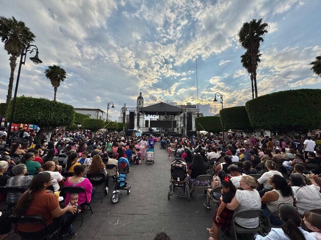 Ayuntamiento de Puruándiro festeja Día de las madres