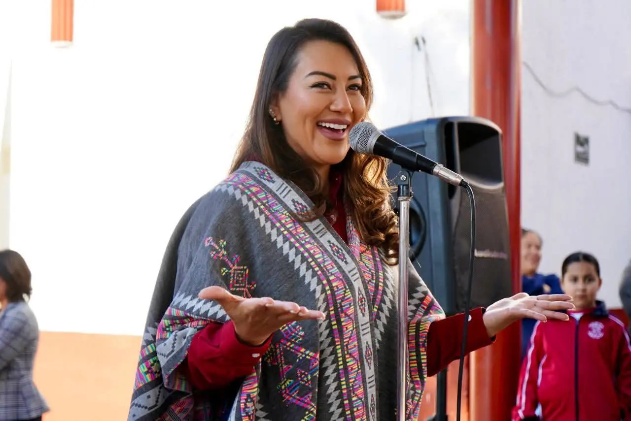 Ayuntamiento de Zacapu continúa mejorando infraestructura educativa, entrega Mónica Valdez apoyos en Naranja de Tapia