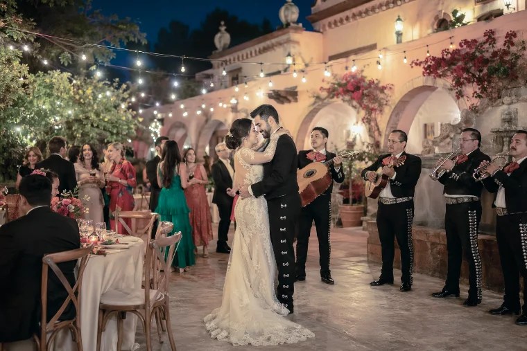 Bajan Número de Matrimonios a la Mitad en 25 Años
