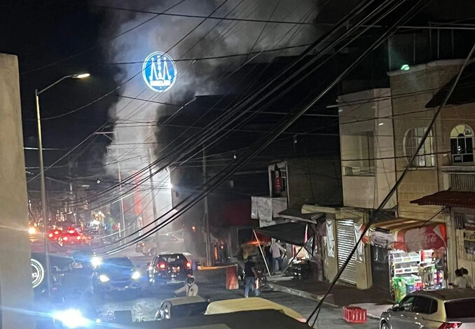 Balaceras, bloqueos y quema de tiendas Oxxos en Zitácuaro: Una noche de terror