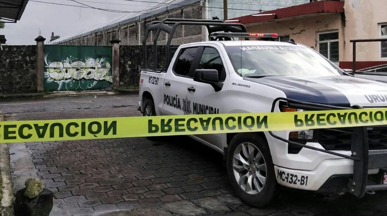 Balean camioneta en el Barrio Mágico de San Pedro, en Uruapan 