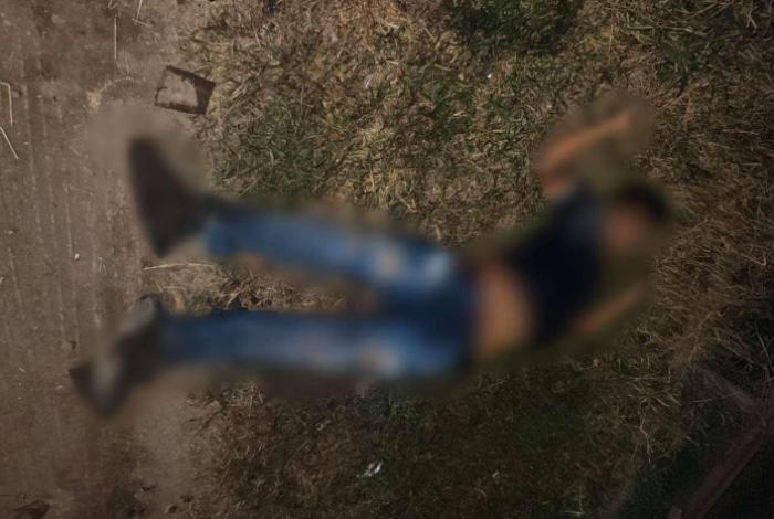 Balean dos adolescentes en moto, uno muere; en Zamora