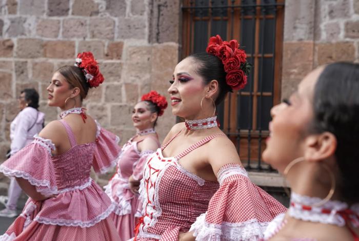 Ballet Folklórico de Michoacán derrocha talento en su ‘cumple’ 68