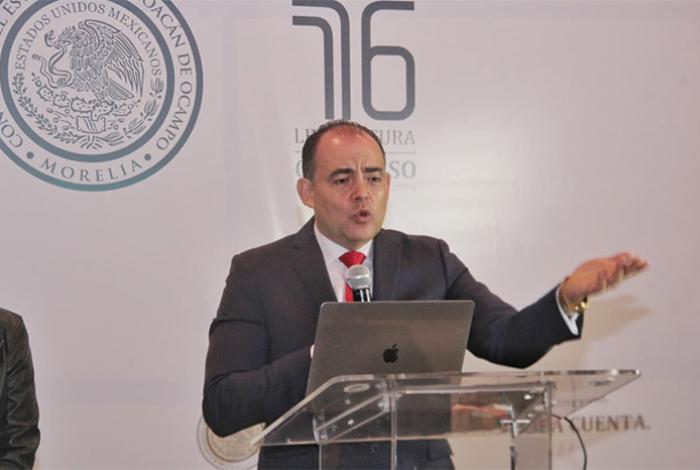 Baltazar Gaona presenta exhorto a la UMSNH para definir reglas en elección de rector