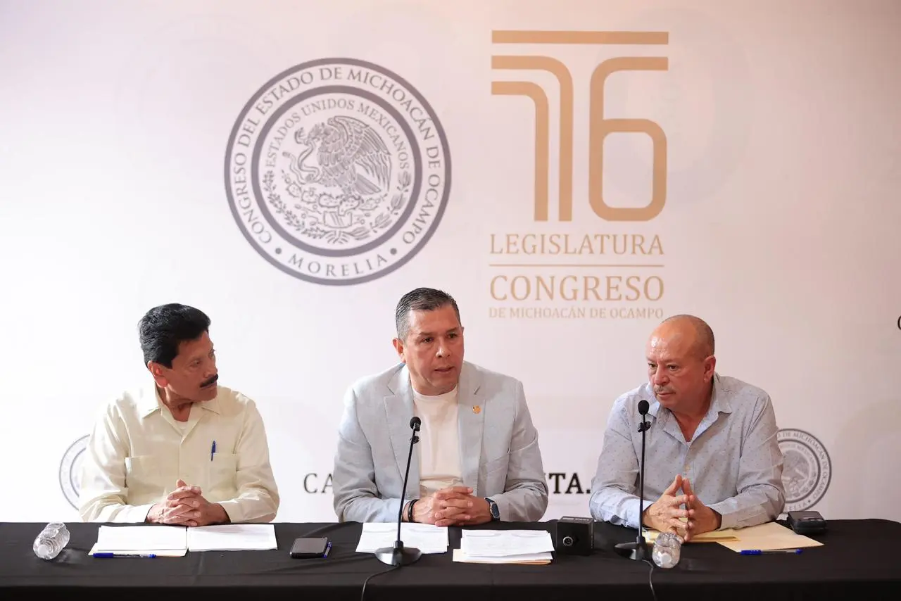 Barragán acompaña presentación de dos iniciativas del sector transportista del estado