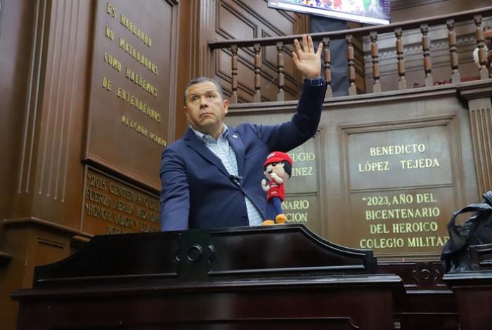  Barragán presenta iniciativa para garantizar seguros de vida dignos a policías de Michoacán