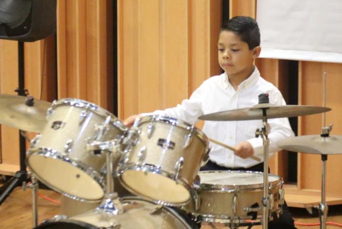 Baterista de 8 años gana el primer concurso de Niños Músicos del Campus Carlos Prieto
