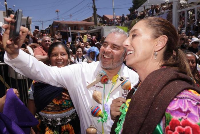 Becas educativas, uno de los legados de Sheinbaum para Michoacán: Bedolla