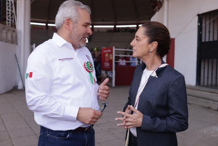 Bedolla acompaña a Sheinbaum en su festejo por el primer año de gobierno