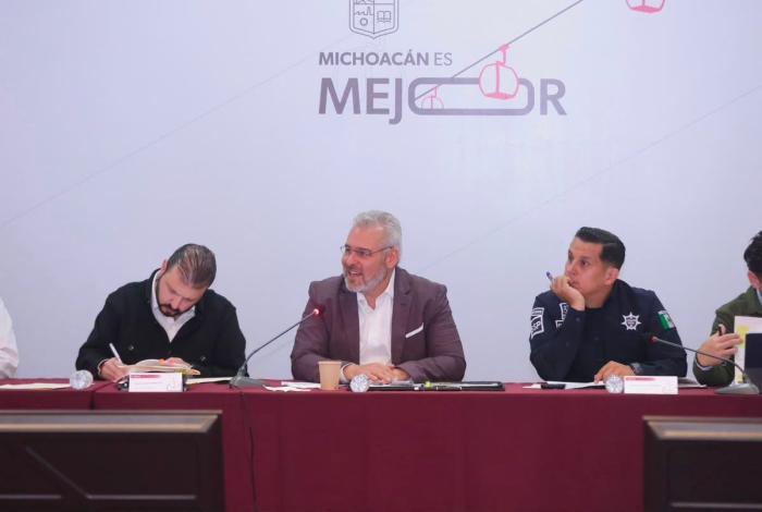 Bedolla acuerda con comunidades indígenas ruta de seguridad