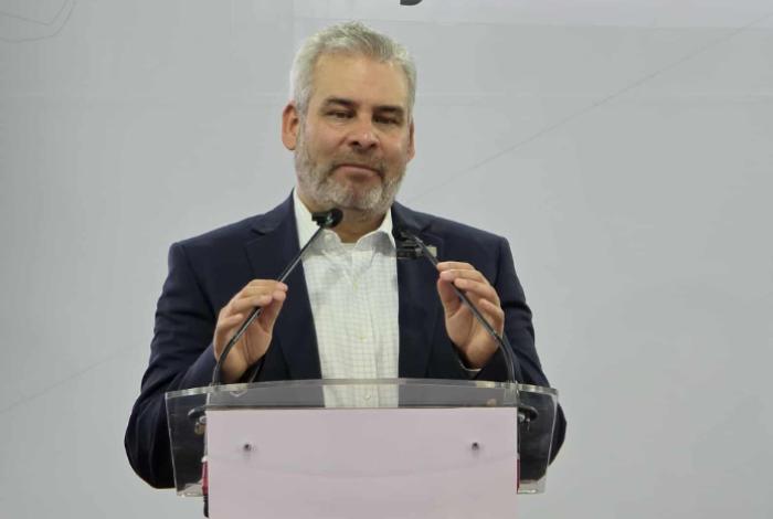  Bedolla amonesta al alcalde de Coahuayana por suspender clases tras hechos violentos