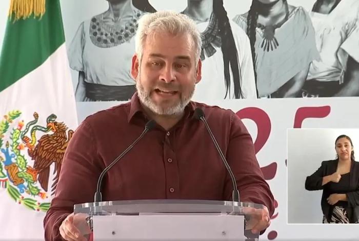 Bedolla anuncia hospital con especialidades en Maruata