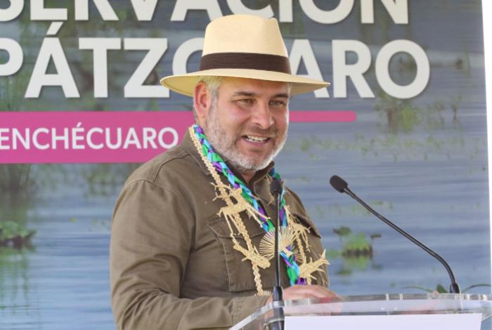 Bedolla apuesta por tecnología satelital para combatir la extracción ilegal de agua