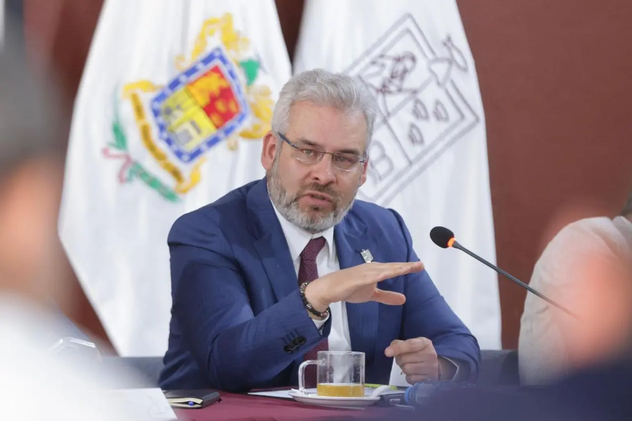  Bedolla celebra detención de tercer implicado en homicidio de normalista