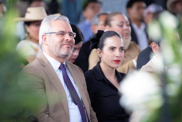 Bedolla condena críticas machistas contra Giulianna Bugarini