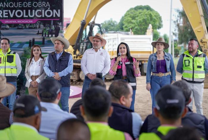 Bedolla continúa modernización de la avenida Revolución en Uruapan