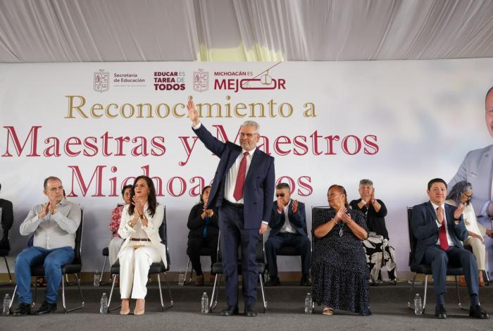 Bedolla reactiva pagos por defunción y premia décadas de labor docente