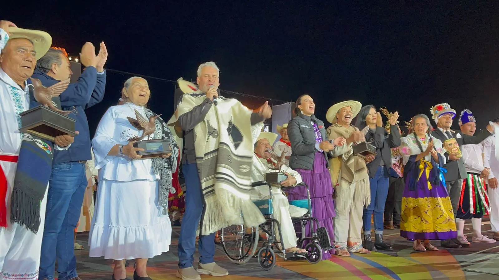 Bedolla reconoce la grandeza de los portadores de Cultura en la K’uínchekua