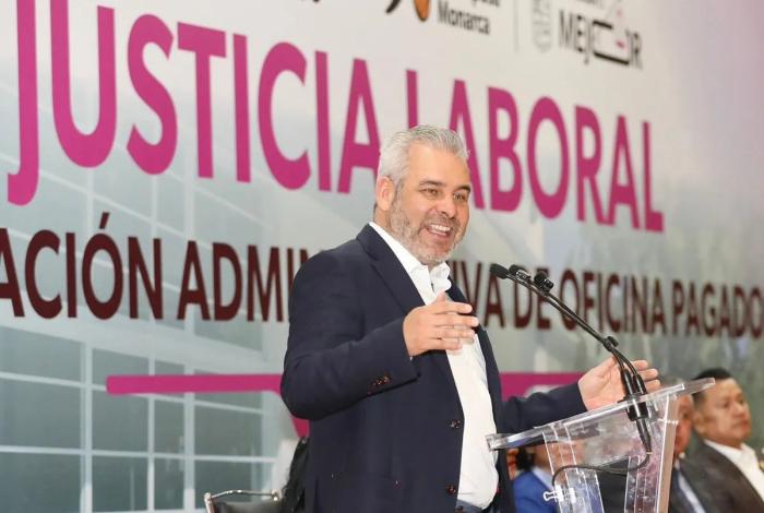 Bedolla regulariza situación laboral para cerca de 2 mil docentes michoacanos