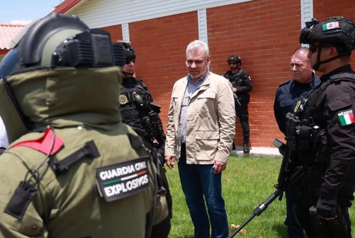 Bedolla supervisa equipo especializado antibombas de la guardia civil