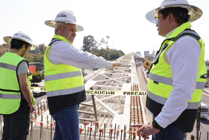 Bedolla supervisa obra del distribuidor de la salida a Pátzcuaro; registra 70 % de avance