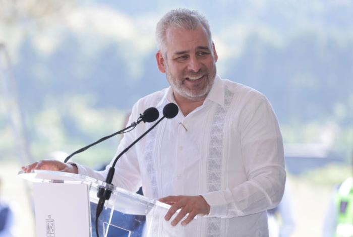 Bedolla ve muy promovidos a los independientes para la gubernatura; insiste que para Morena será una mujer