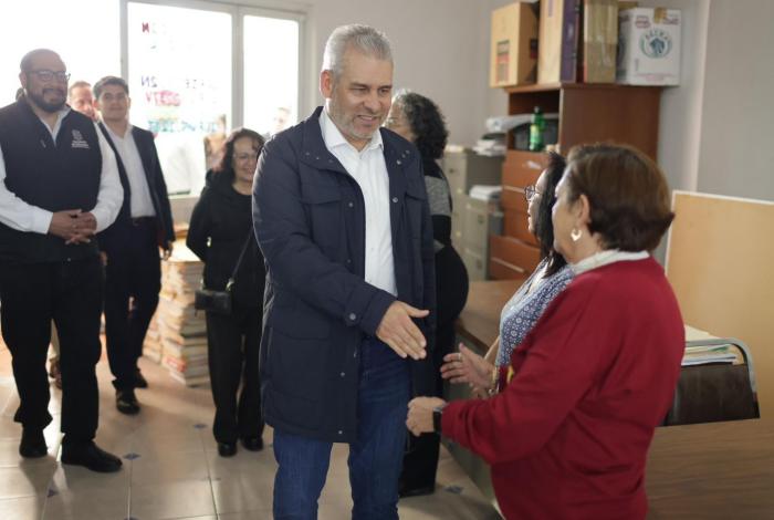 Bedolla y rectora de la Universidad Nacional Rosario Castellanos visitan espacios para los campus en Zitácuaro y Zacapu