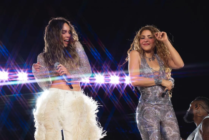 Belinda y Shakira unen voces en la CDMX: Emoción, flores y el sueño de un dueto inolvidable