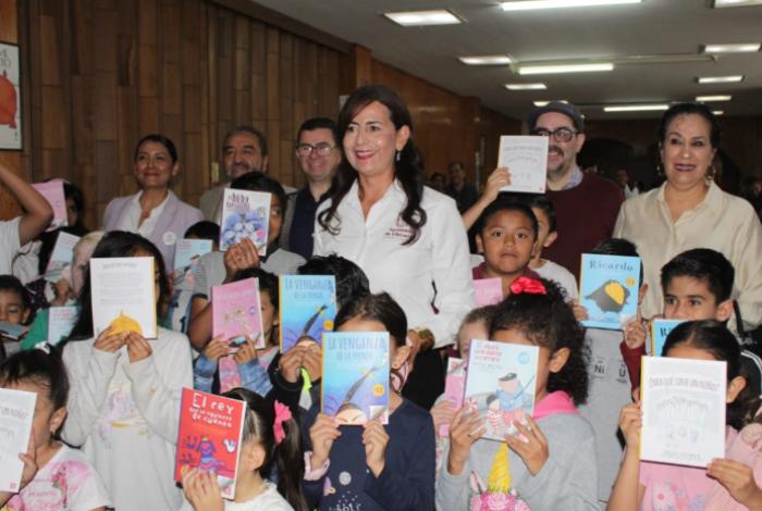 Bibliotecas reciben a miles de niñas y niños con cursos de verano: Gabriela Molina