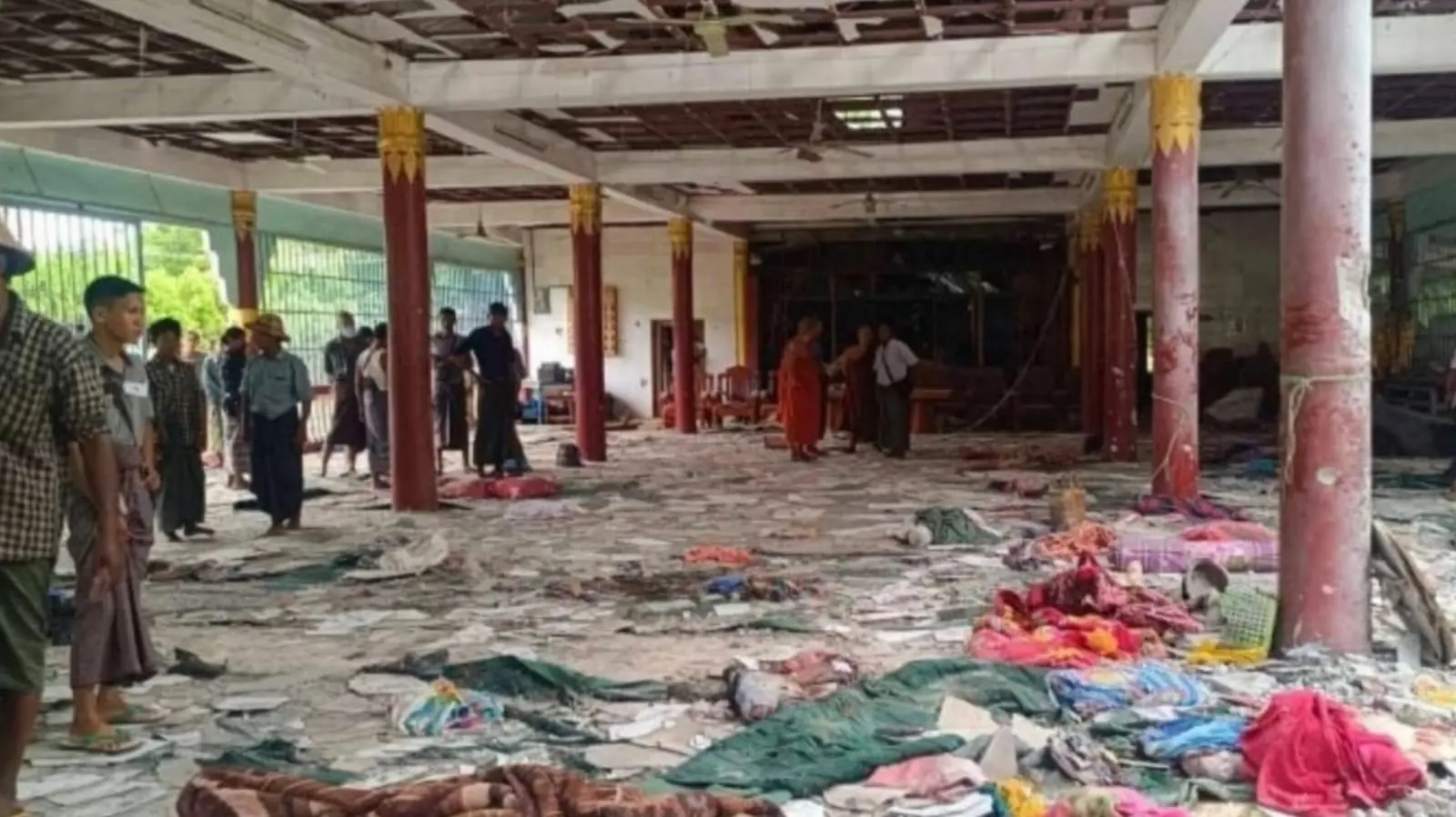 Bombardean monasterio budista de Myanmar dejan 23 muertos entre ellos niños