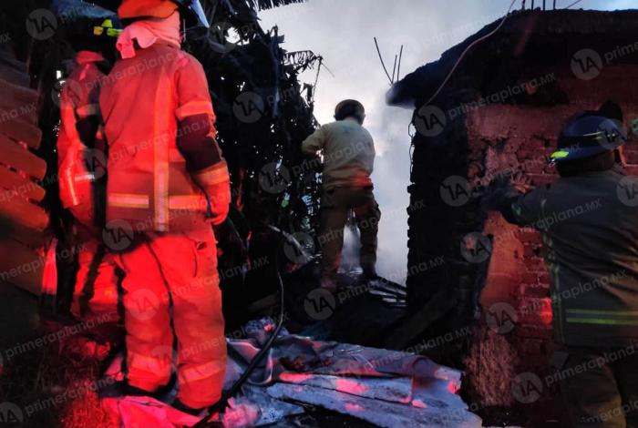 Bomberos controlan inc3ndio en la colonia Jacarandas