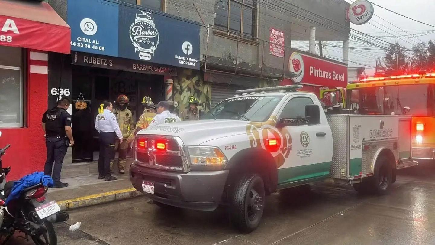 Bomberos sofocan incendio de barbería en fraccionamiento Villa Universidad