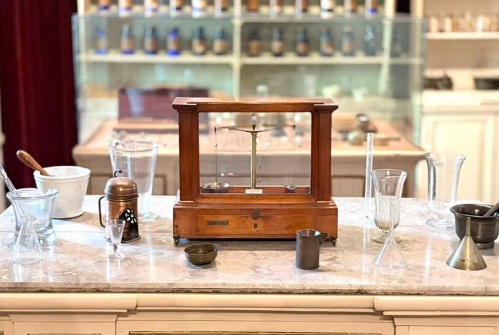 Botica Mier, un tesoro histórico que puedes visitar gratis este verano