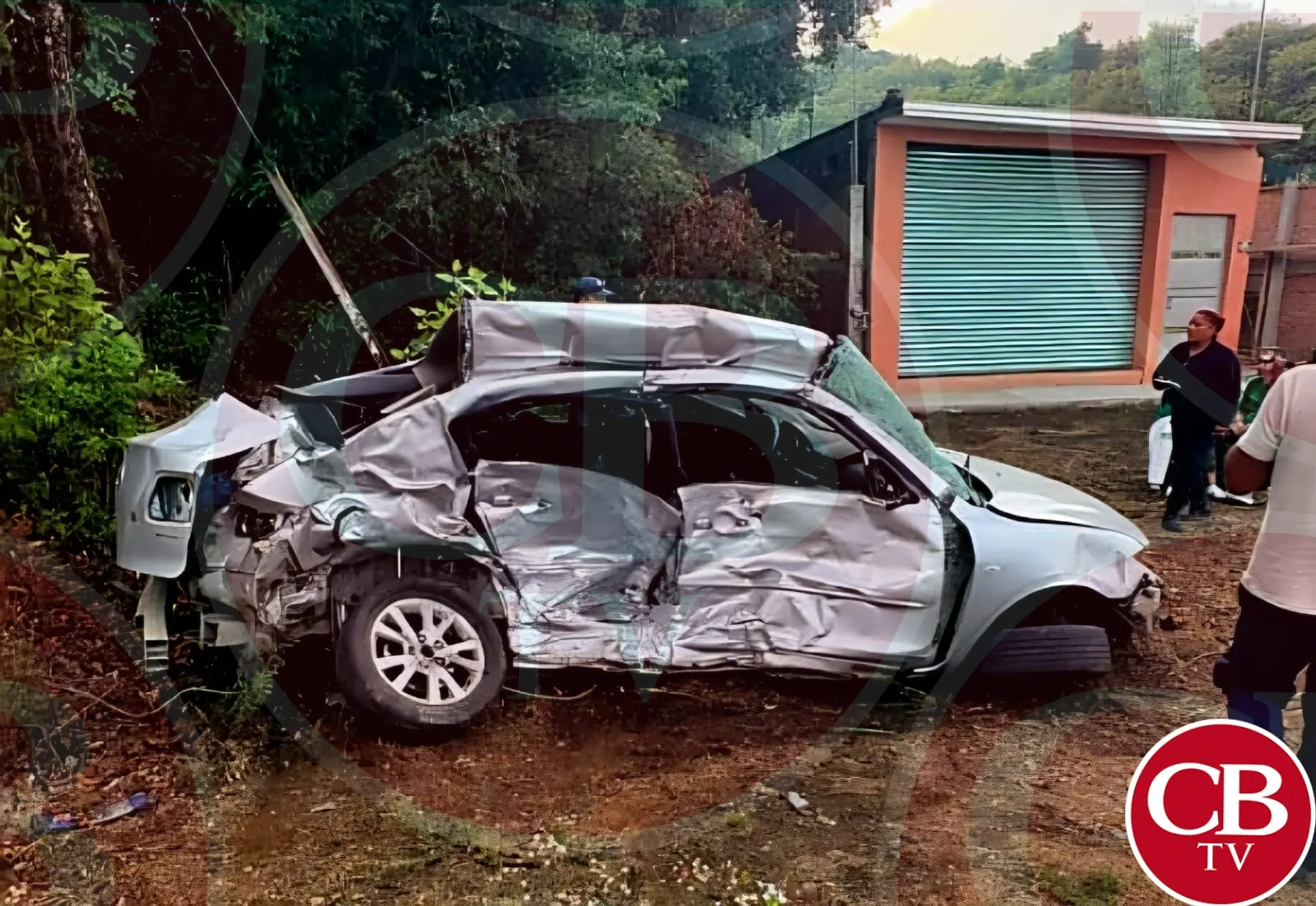 Brutal choque deja un muerto en la carretera Uruapan-Paracho