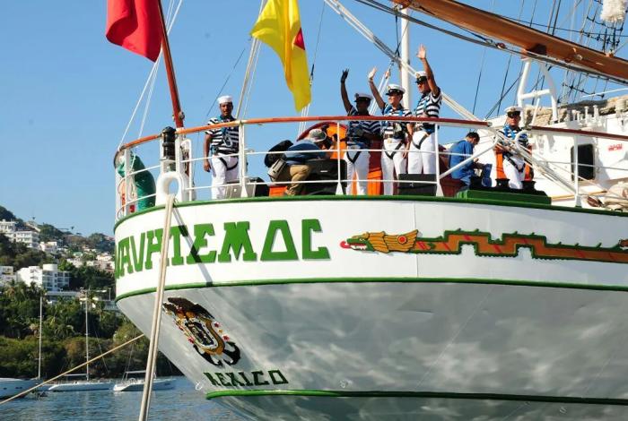 Buque Escuela Cuauhtémoc de la Marina choca con puente de Brooklyn, en Nueva York