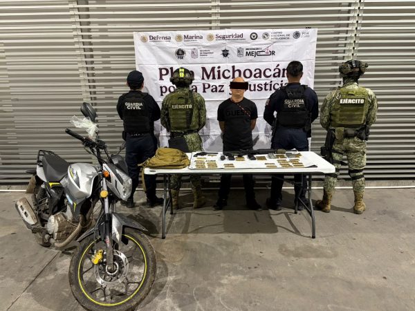 Cae motociclista arm4do y con 346 c4rtuchos útiles, en Morelia