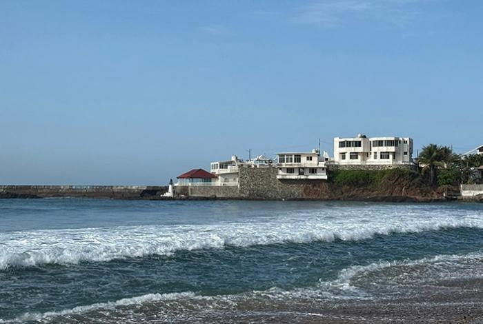 Caleta de Campos se suma la defensa de su playa limpia ante señalamiento de Cofepris
