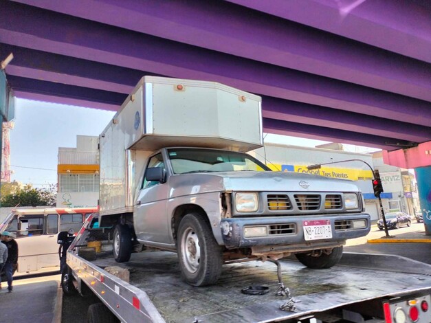  Camioneta atropella a peatón cerca de la colonia Tres Puentes, en Morelia.