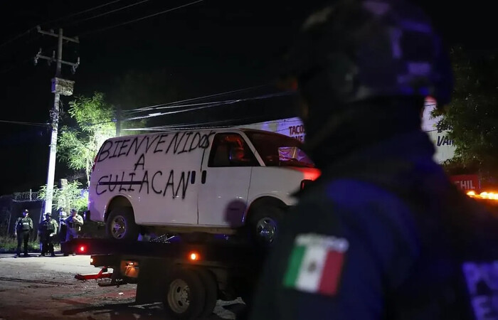  Camioneta con ocho cadáveres hallada en Culiacán