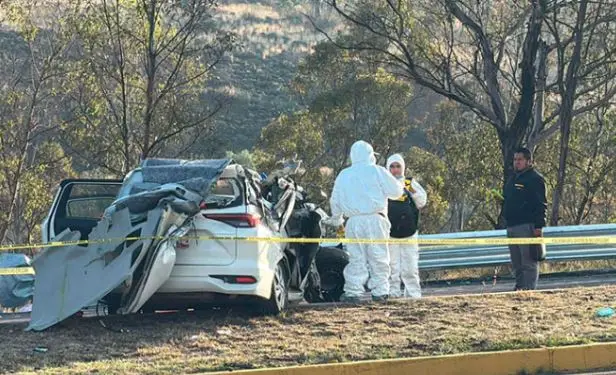 Camioneta se vuelca en la carretera Texcoco-Calpulalpan, deja 4 muertos
