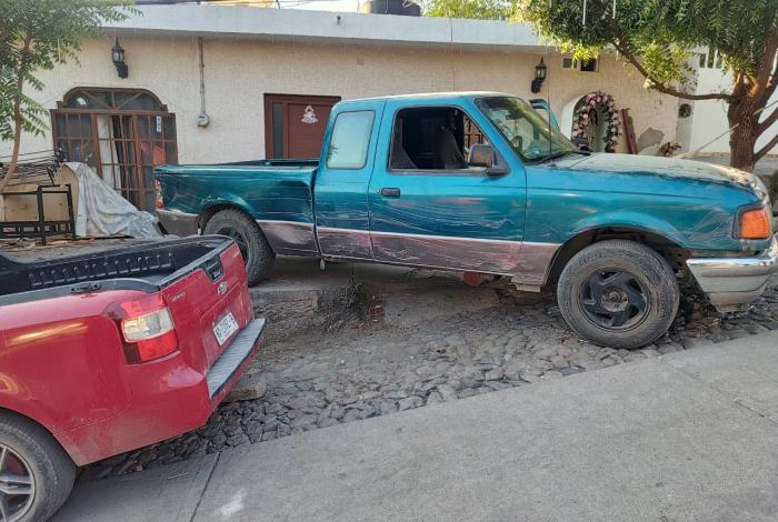Camioneta sin frenos provoca choque múltiple y deja a familia herida en Lomas de Palmira