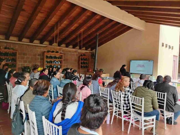  Capacita Sectur a comerciantes de Pátzcuaro en manejo de alimentos