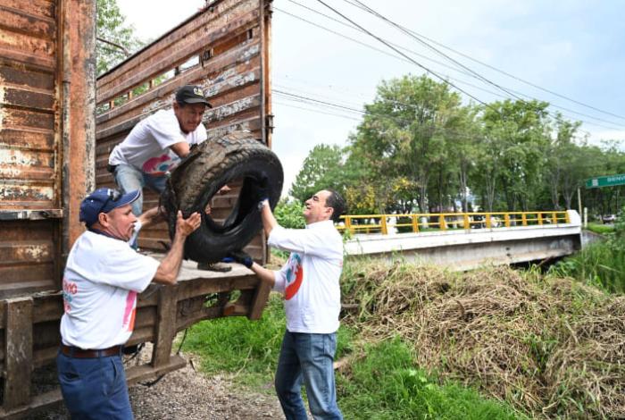 Carlos Soto encabeza faena de limpieza preventiva en el río Duero