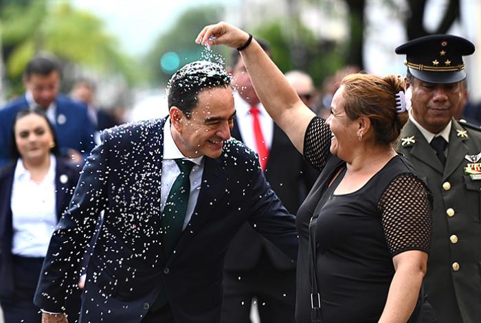  Carlos Soto encabezó desfile el 215 Aniversario del Inicio de la Independencia de México