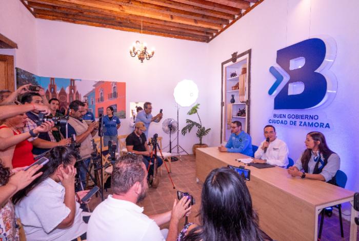  Carlos Soto inaugura Sala de Medios en la Casona Pardo