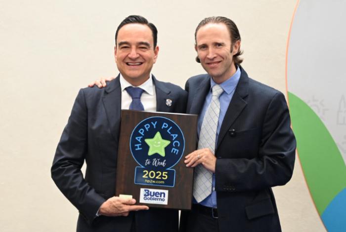 Carlos Soto recibió el distintivo Happy Place to Work