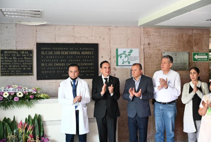  Carlos Soto reconoce el papel histórico y social del IMSS en Zamora durante el 54 aniversario del HGZ No. 4